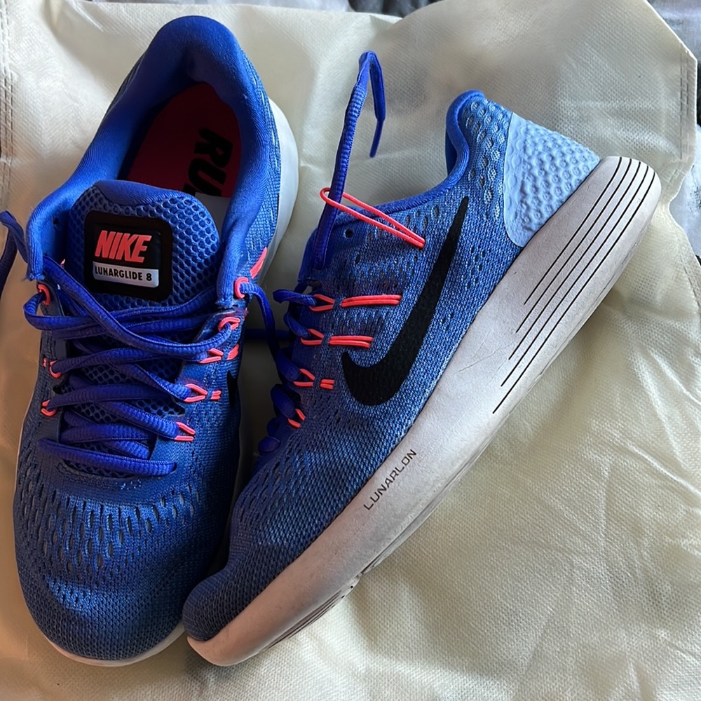 Nike - Picture 2 of 5